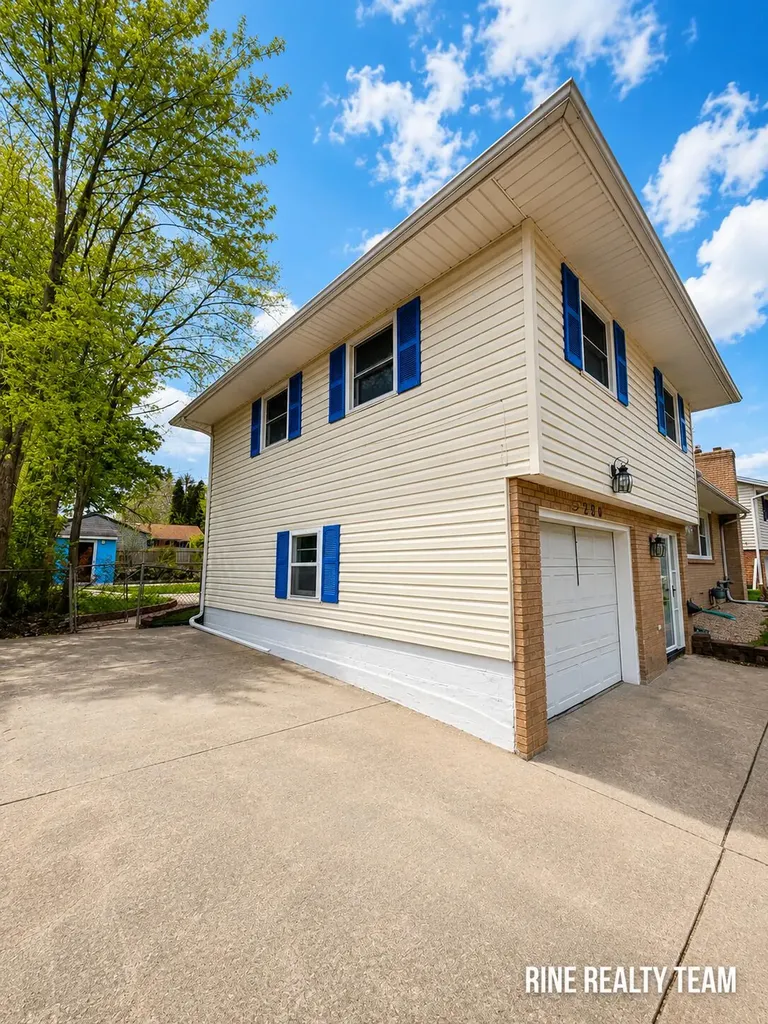 2200 Rossiter Place Lansing City MI 48911