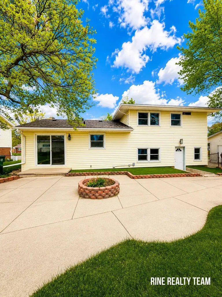 2200 Rossiter Place Lansing City MI 48911