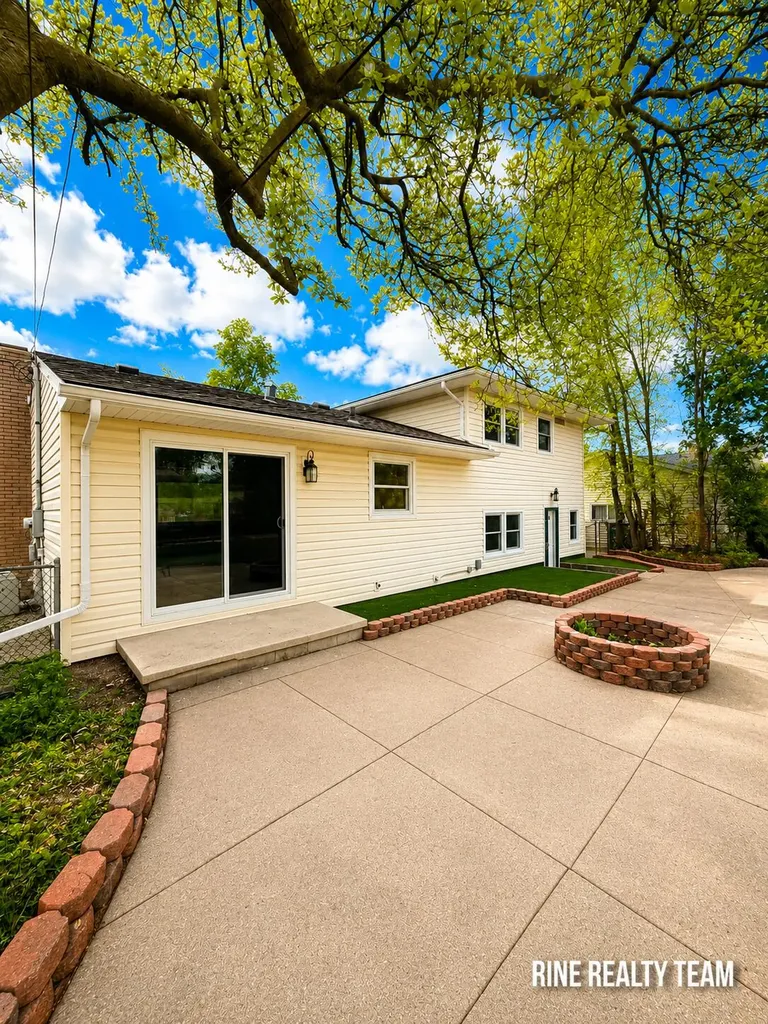 2200 Rossiter Place Lansing City MI 48911