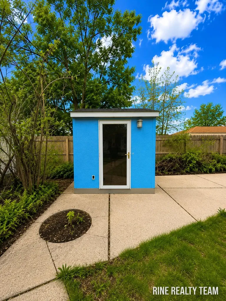 2200 Rossiter Place Lansing City MI 48911
