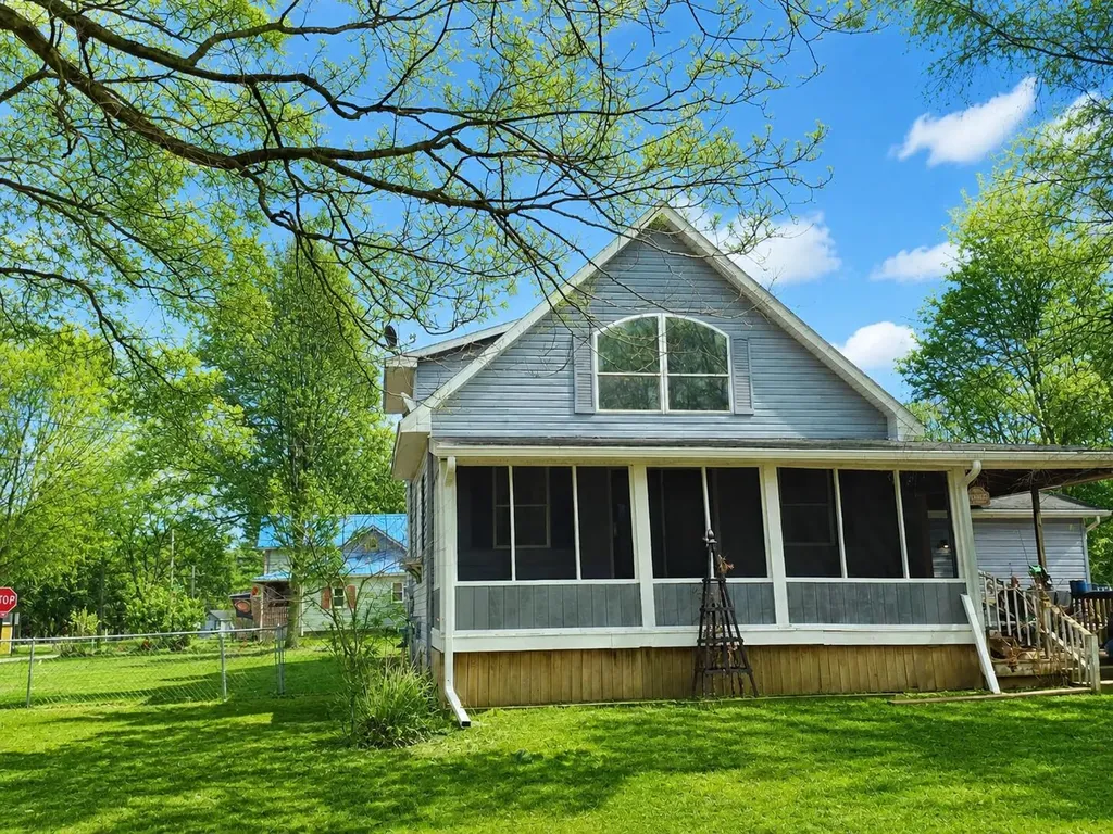 243 E Catherine Street Bellevue Village MI 49021