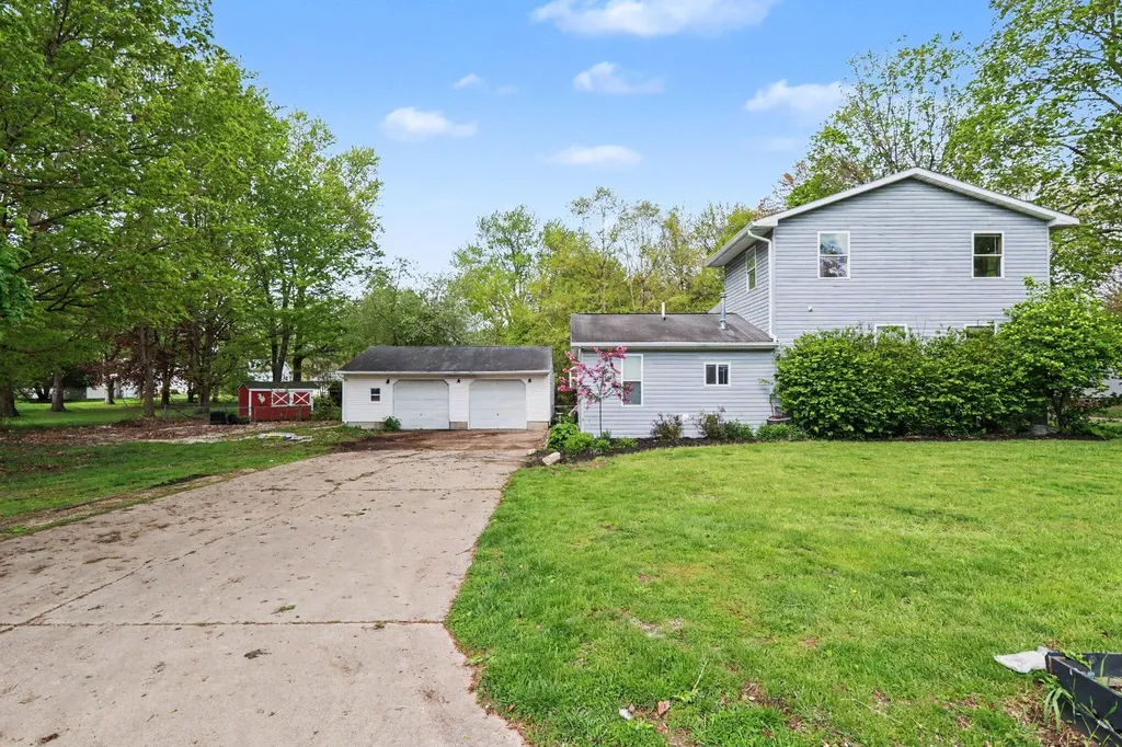 243 E Catherine Street Bellevue Village MI 49021