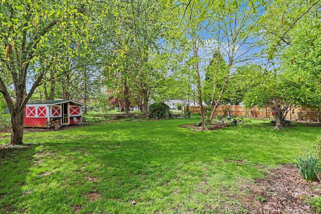 243 E Catherine Street Bellevue Village MI 49021