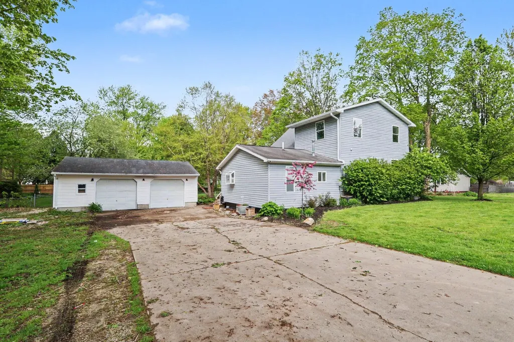 243 E Catherine Street Bellevue Village MI 49021