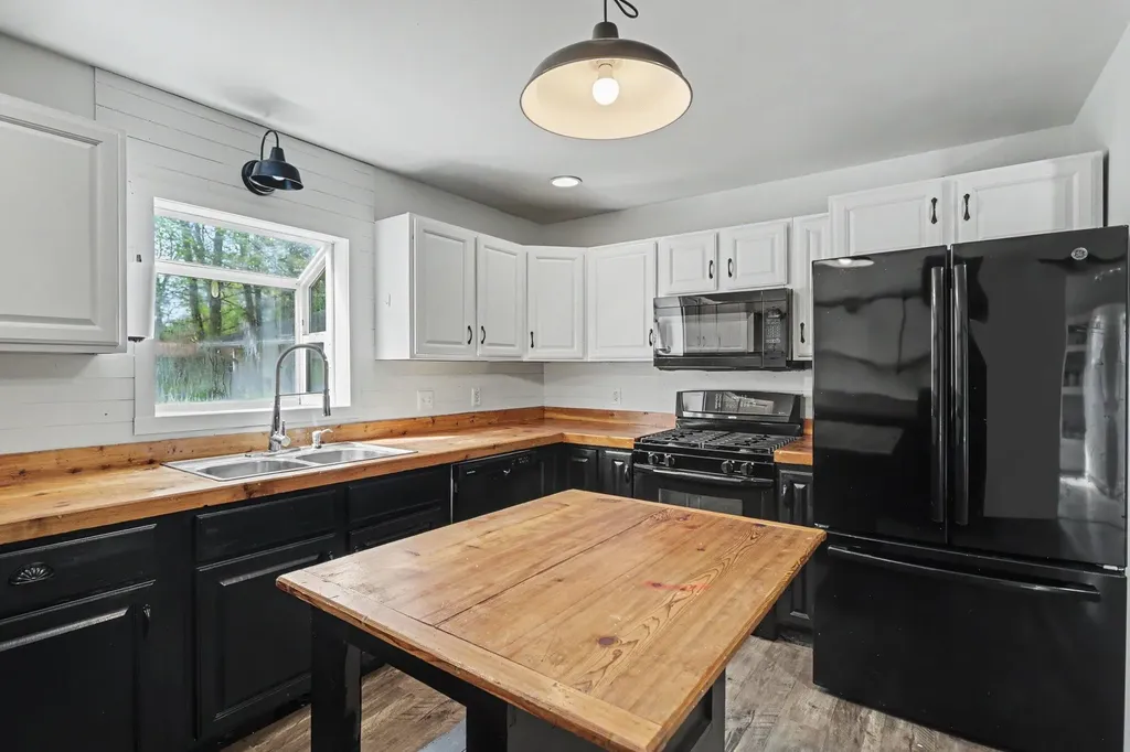 243 E Catherine Street Bellevue Village MI 49021