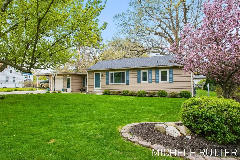 526 Pinecrest Street Holland Charter Township MI 49424