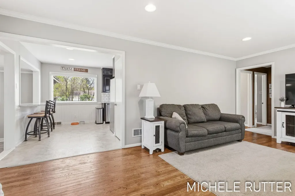 526 Pinecrest Street Holland Charter Township MI 49424