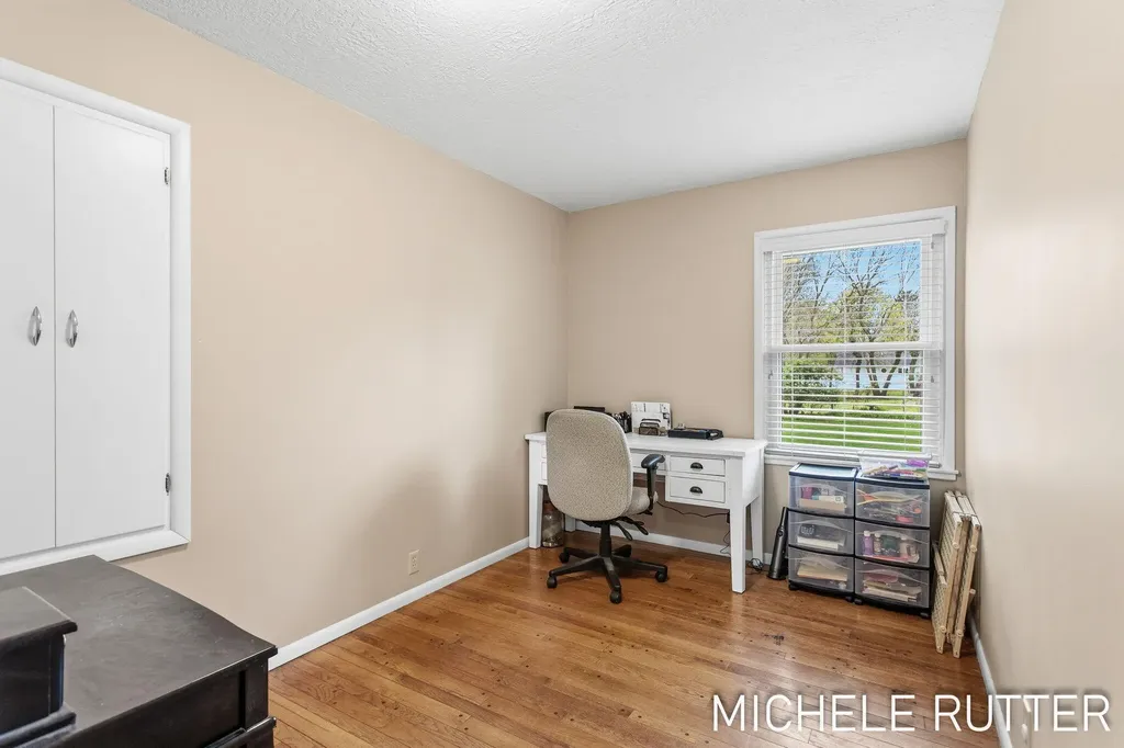 526 Pinecrest Street Holland Charter Township MI 49424
