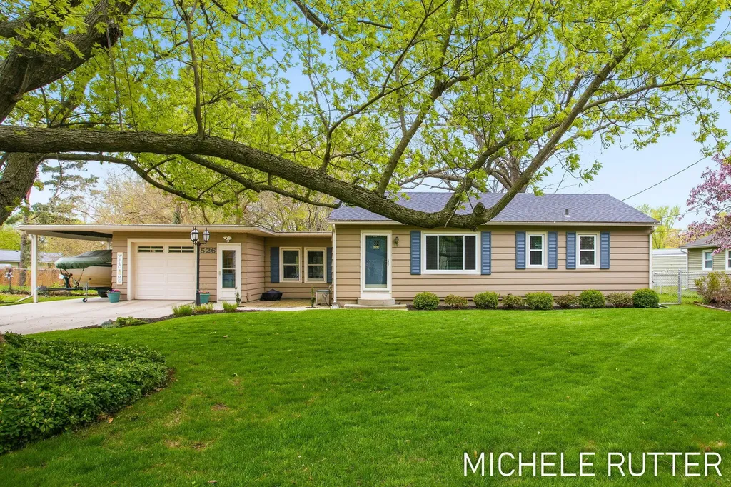 526 Pinecrest Street Holland Charter Township MI 49424