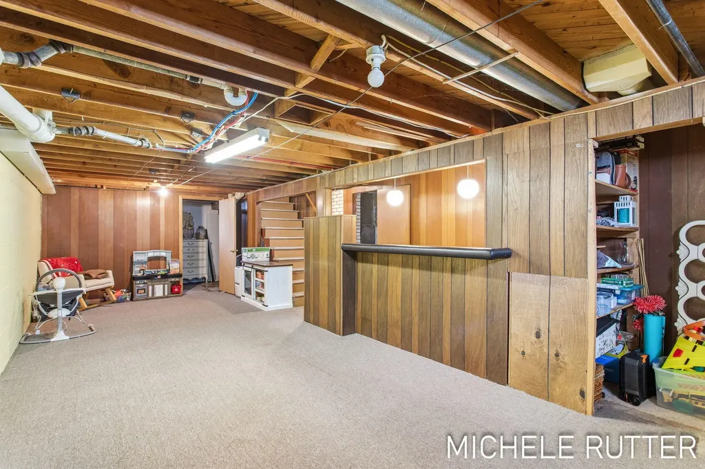 526 Pinecrest Street Holland Charter Township MI 49424
