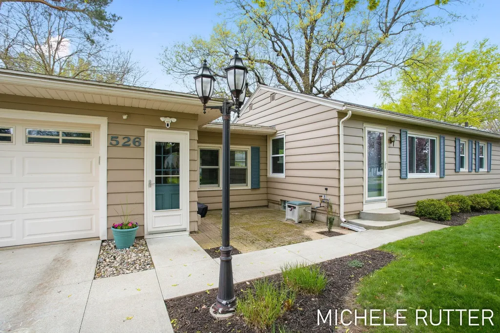 526 Pinecrest Street Holland Charter Township MI 49424