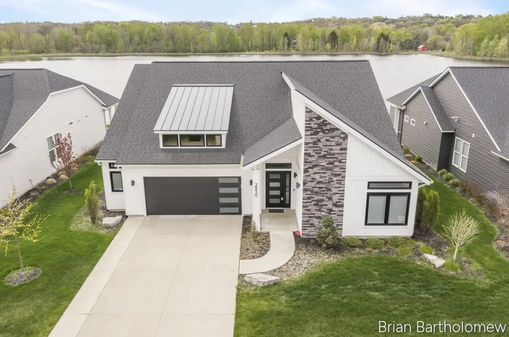 2930 Isle Water Drive Plainfield Charter Township MI 49306