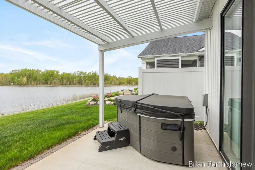 2930 Isle Water Drive Plainfield Charter Township MI 49306