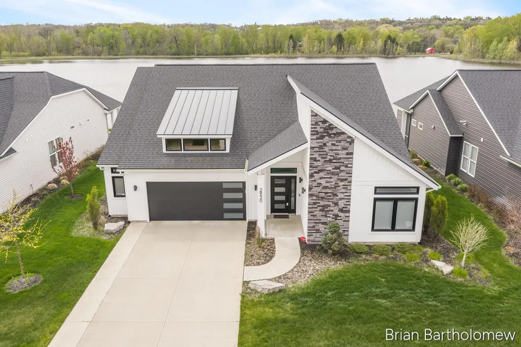 2930 Isle Water Drive Plainfield Charter Township MI 49306