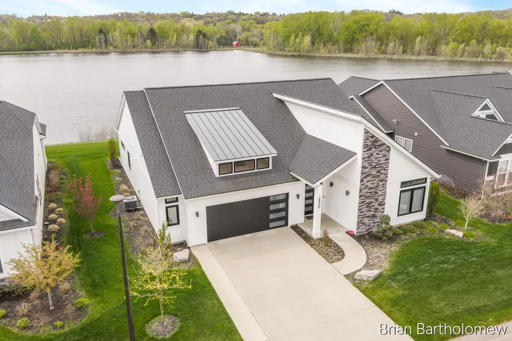2930 Isle Water Drive Plainfield Charter Township MI 49306