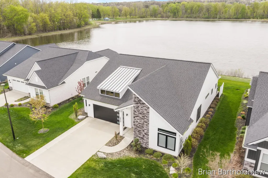 2930 Isle Water Drive Plainfield Charter Township MI 49306