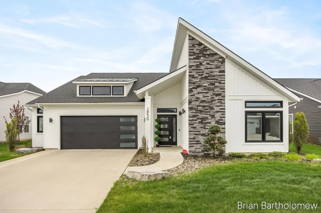 2930 Isle Water Drive Plainfield Charter Township MI 49306