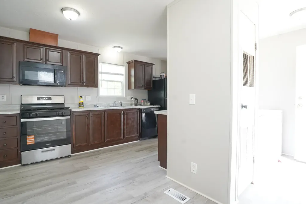 1906 Hawk Drive Kalamazoo City MI 49008