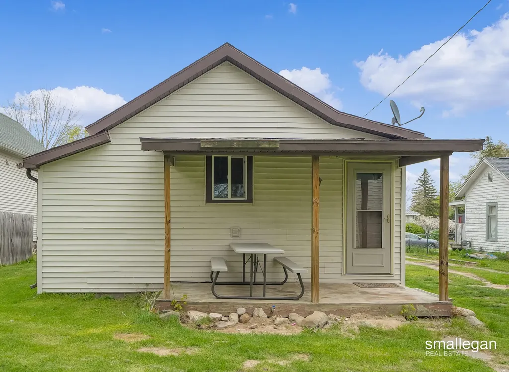 207 N Queen Street Nashville Village MI 49073