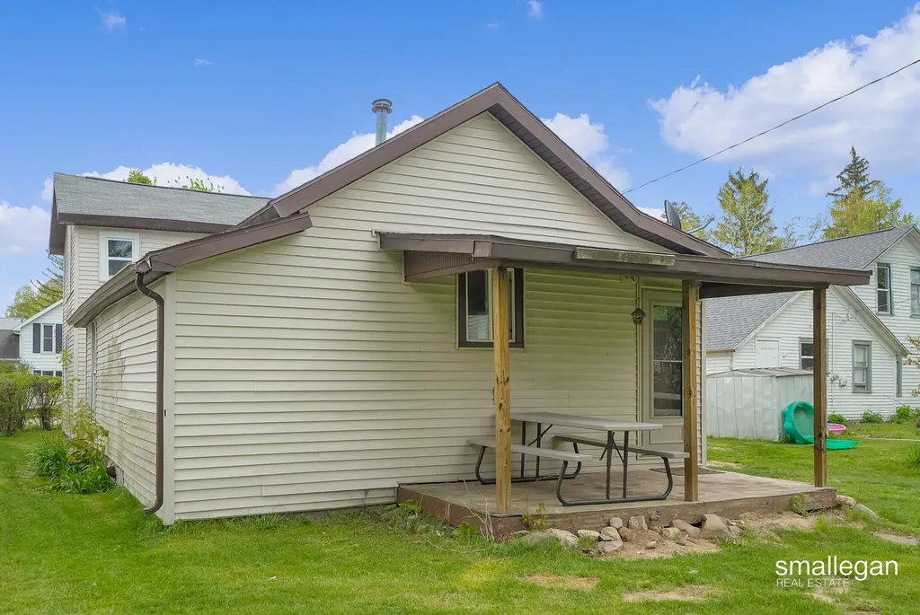 207 N Queen Street Nashville Village MI 49073
