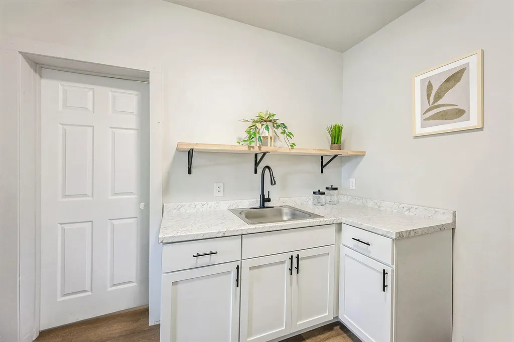 415 W Walnut Street Kalamazoo City MI 49007