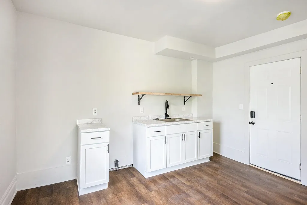415 W Walnut Street Kalamazoo City MI 49007