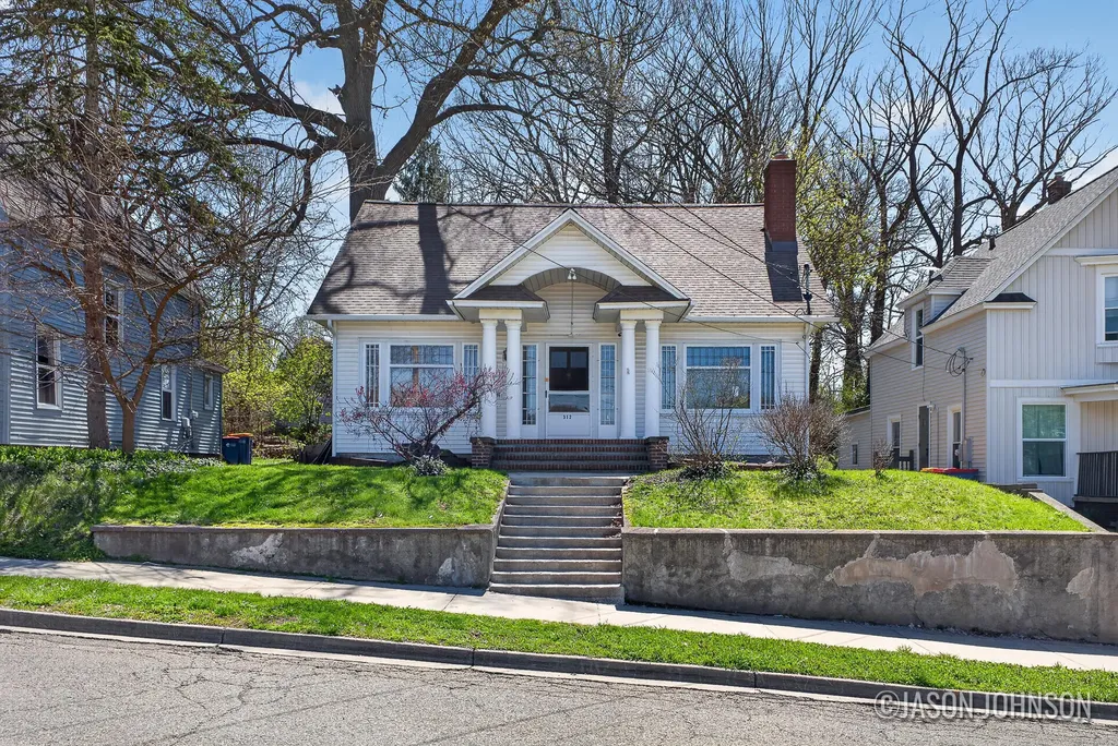 312 Sweet Street NE Grand Rapids City MI 49505
