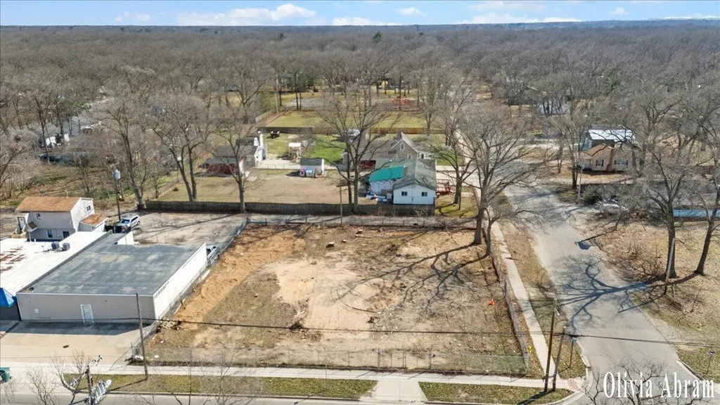 1263 E Broadway Avenue Norton Shores City MI 49444