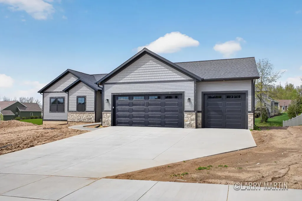 1845 Stratford Lane NW Walker City MI 49534