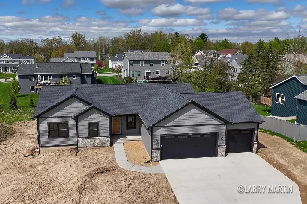 1845 Stratford Lane NW Walker City MI 49534