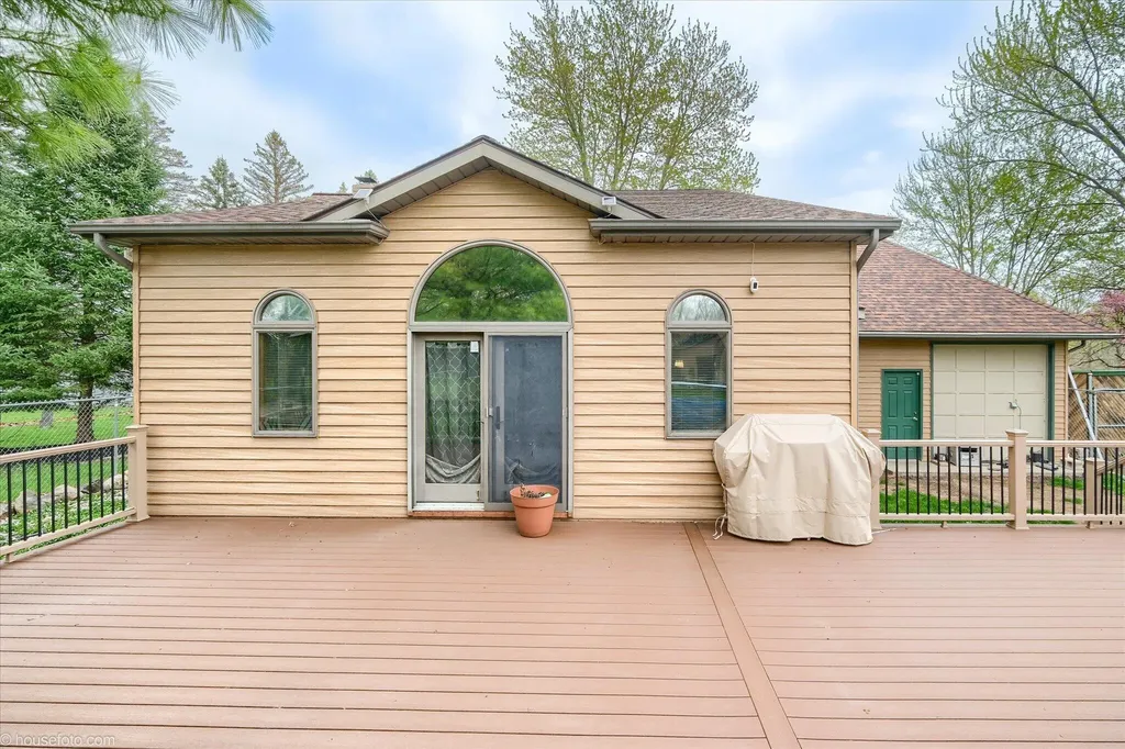 6453 Johnson Road Flushing Charter Township MI 48433