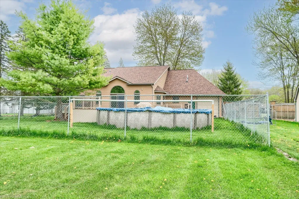 6453 Johnson Road Flushing Charter Township MI 48433