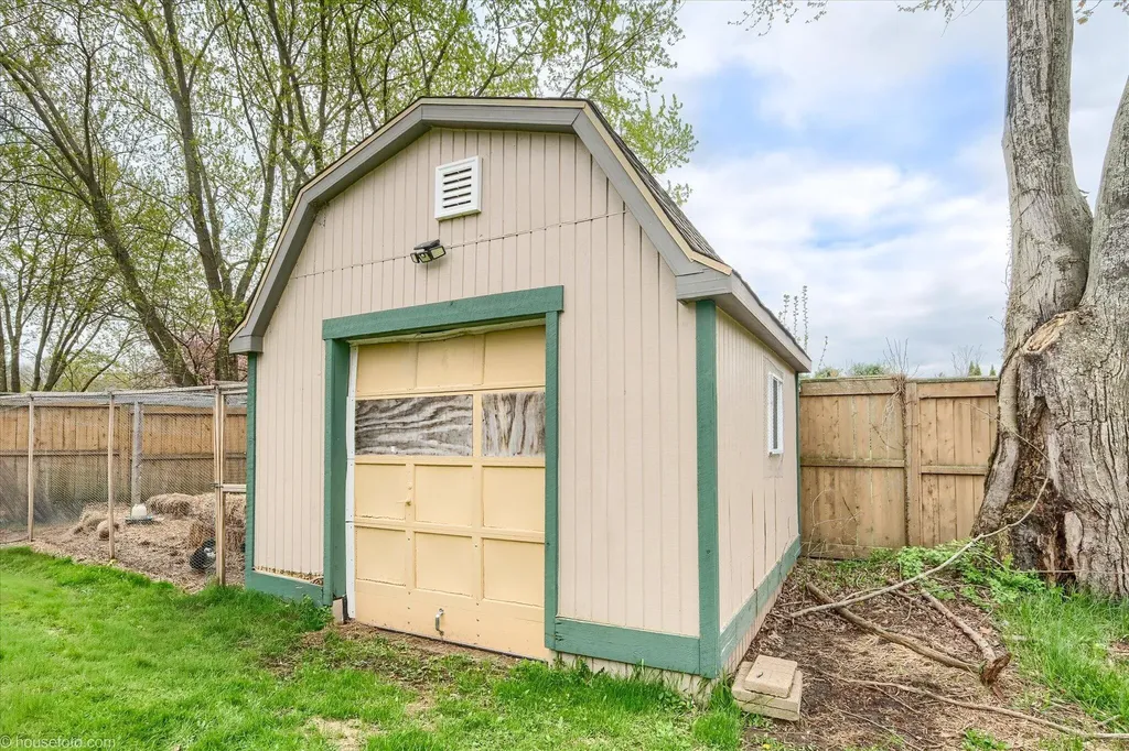 6453 Johnson Road Flushing Charter Township MI 48433