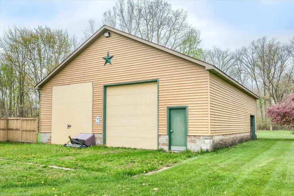 6453 Johnson Road Flushing Charter Township MI 48433