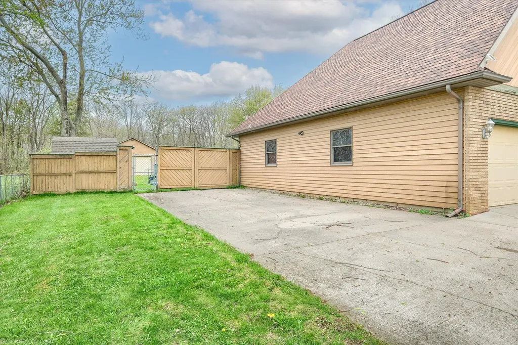 6453 Johnson Road Flushing Charter Township MI 48433