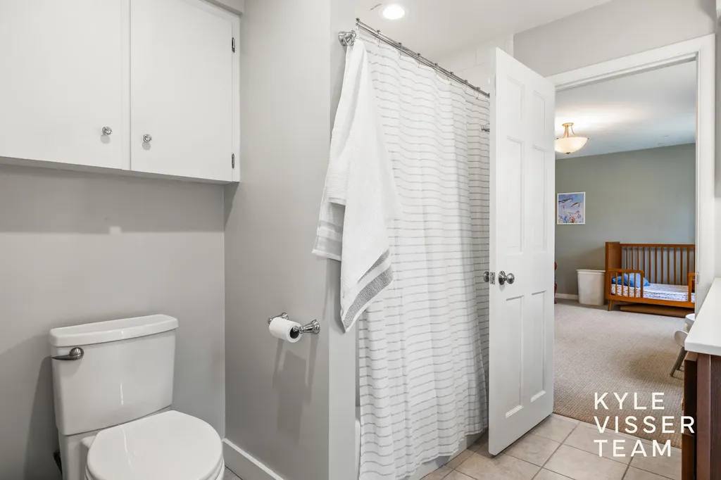 2405 Oakwood Drive SE East Grand Rapids City MI 49506