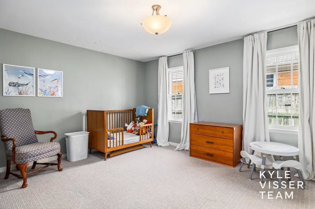 2405 Oakwood Drive SE East Grand Rapids City MI 49506