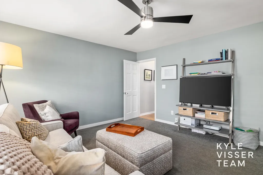 2405 Oakwood Drive SE East Grand Rapids City MI 49506