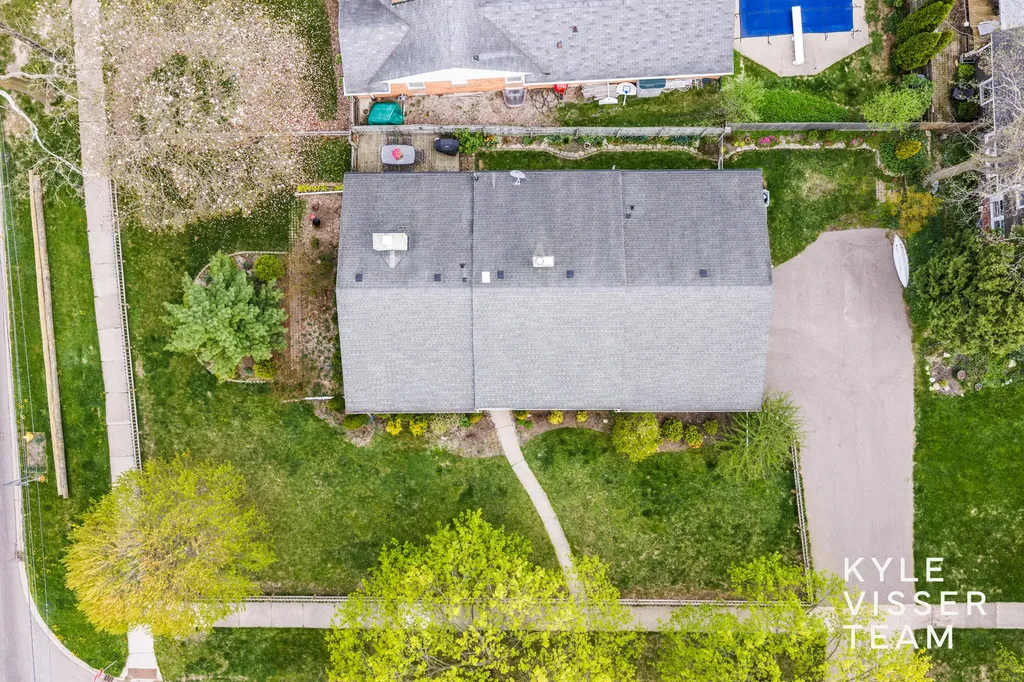 2405 Oakwood Drive SE East Grand Rapids City MI 49506