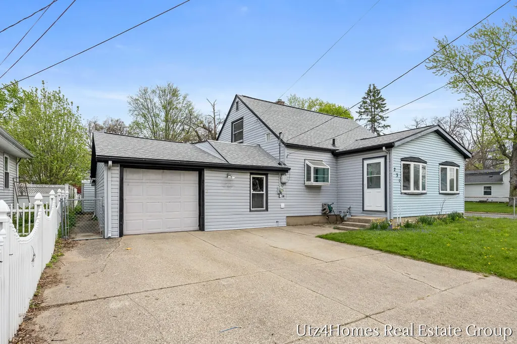231 50th Street SW Wyoming City MI 49548