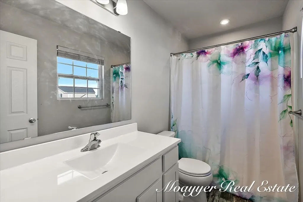5764 Kiverton Ridge Drive SE Kentwood City MI 49508