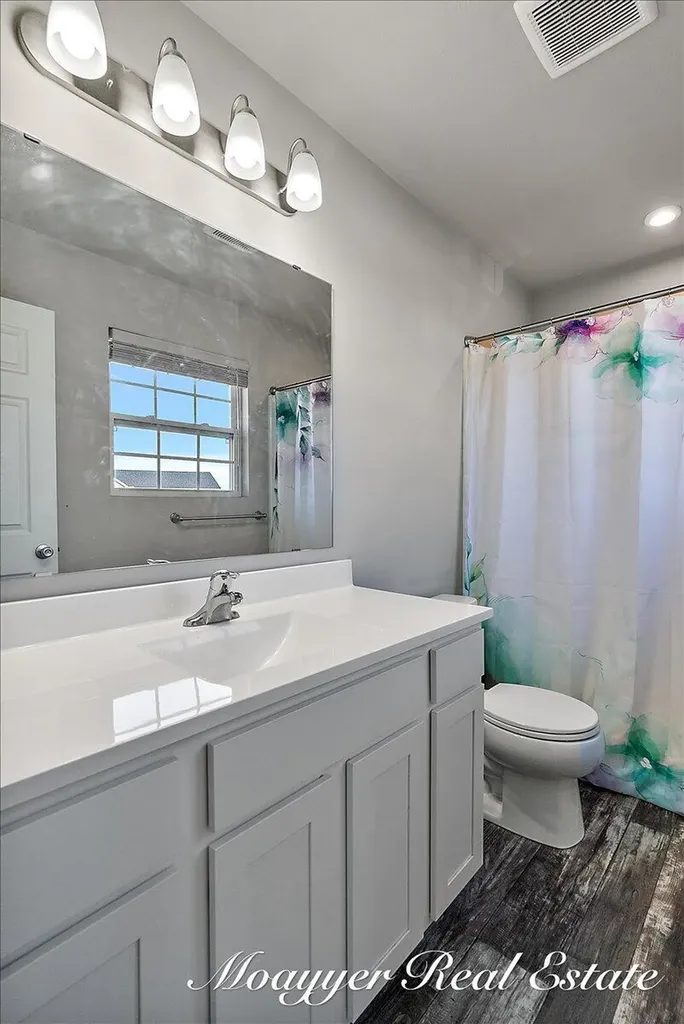 5764 Kiverton Ridge Drive SE Kentwood City MI 49508