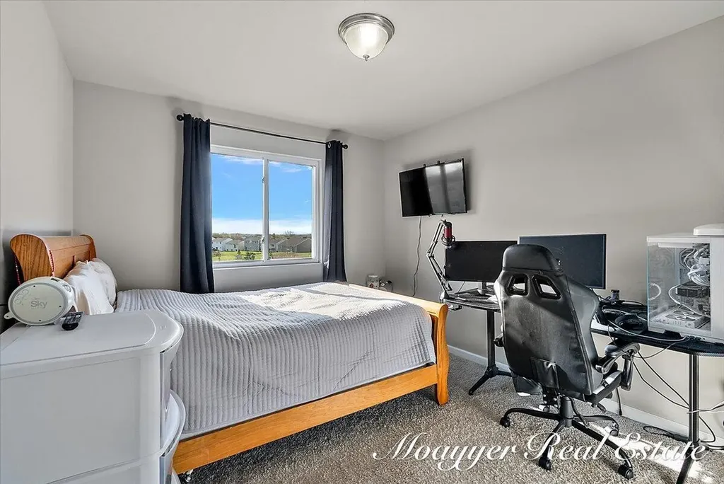 5764 Kiverton Ridge Drive SE Kentwood City MI 49508