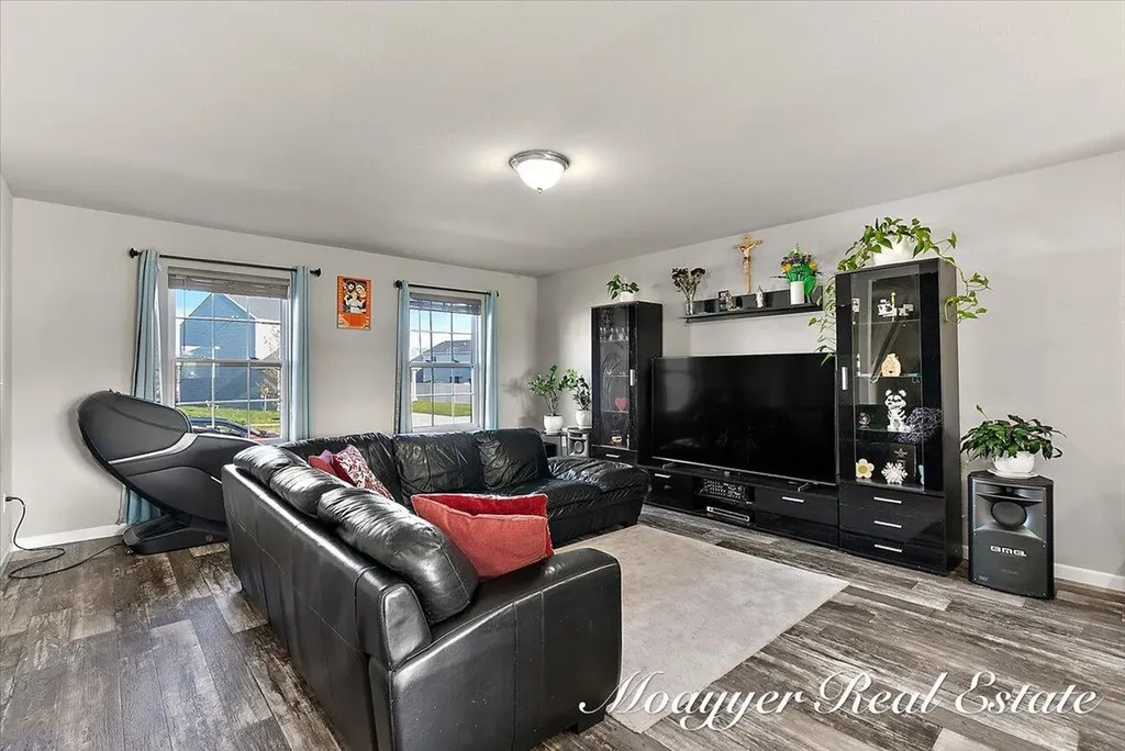 5764 Kiverton Ridge Drive SE Kentwood City MI 49508
