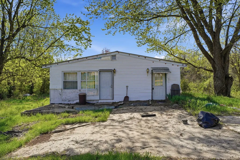 1928 S 35th Street Comstock Charter Township MI 49053