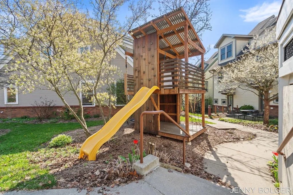 800 Livingston Avenue NE Grand Rapids City MI 49503