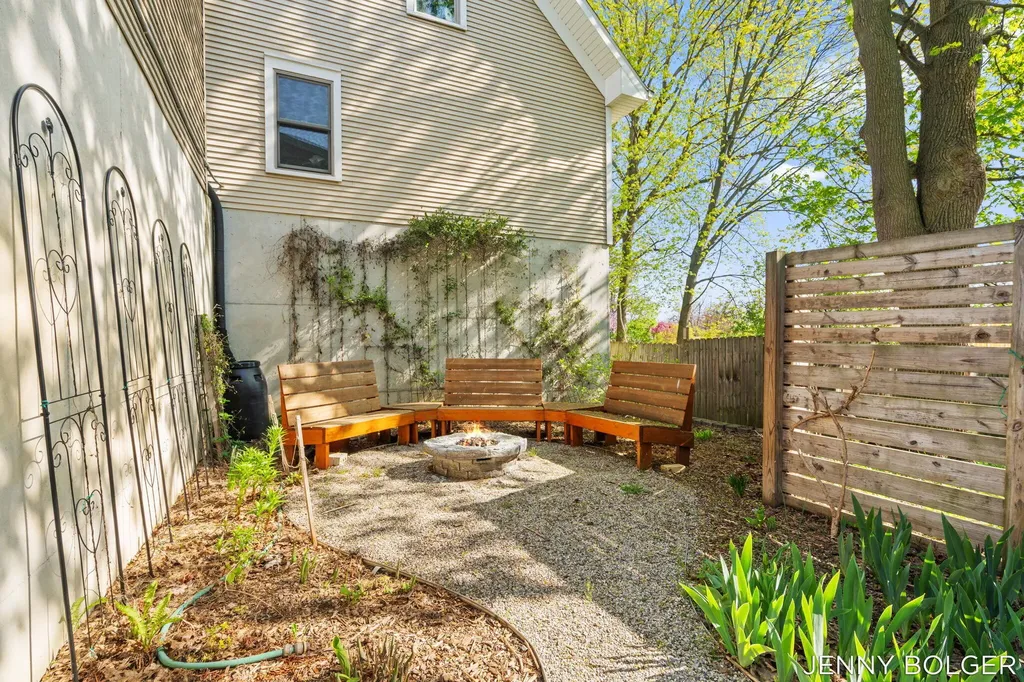 800 Livingston Avenue NE Grand Rapids City MI 49503