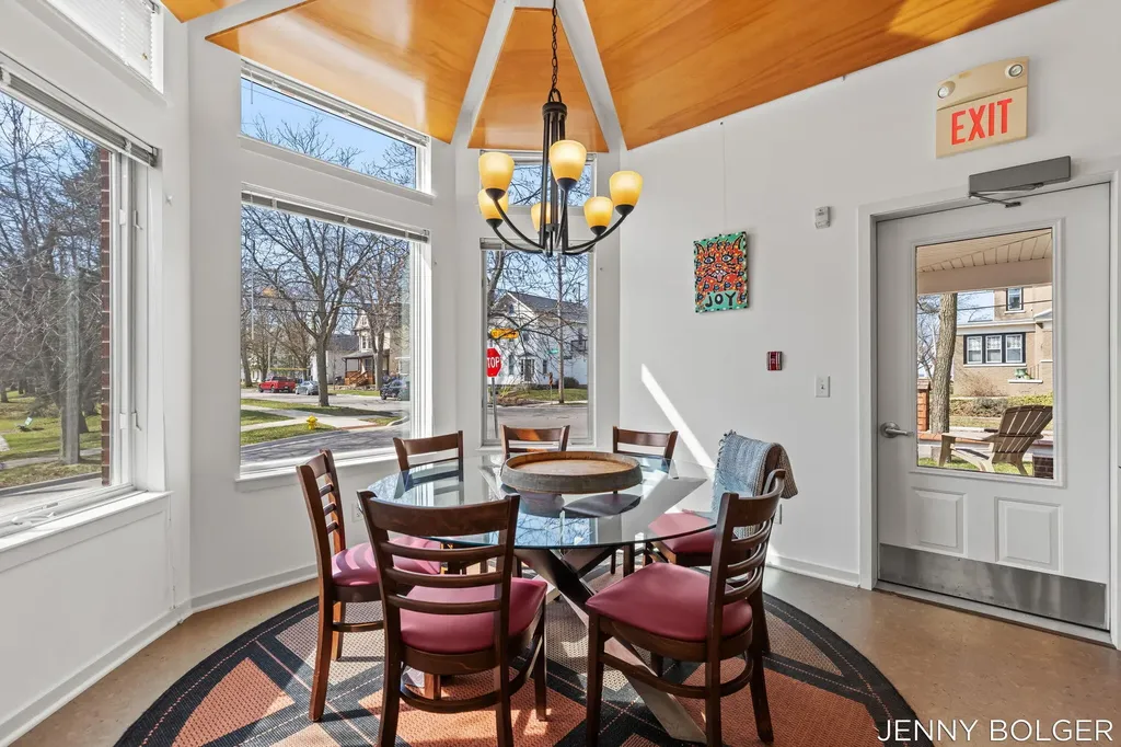 800 Livingston Avenue NE Grand Rapids City MI 49503