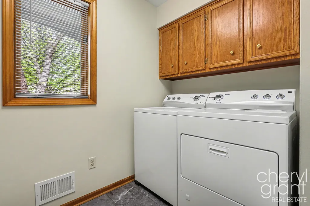 2314 Midvale Street NE Grand Rapids City MI 49505