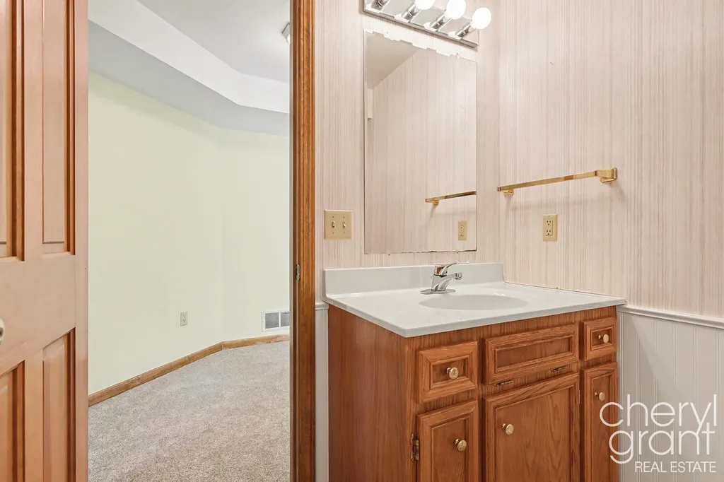 2314 Midvale Street NE Grand Rapids City MI 49505